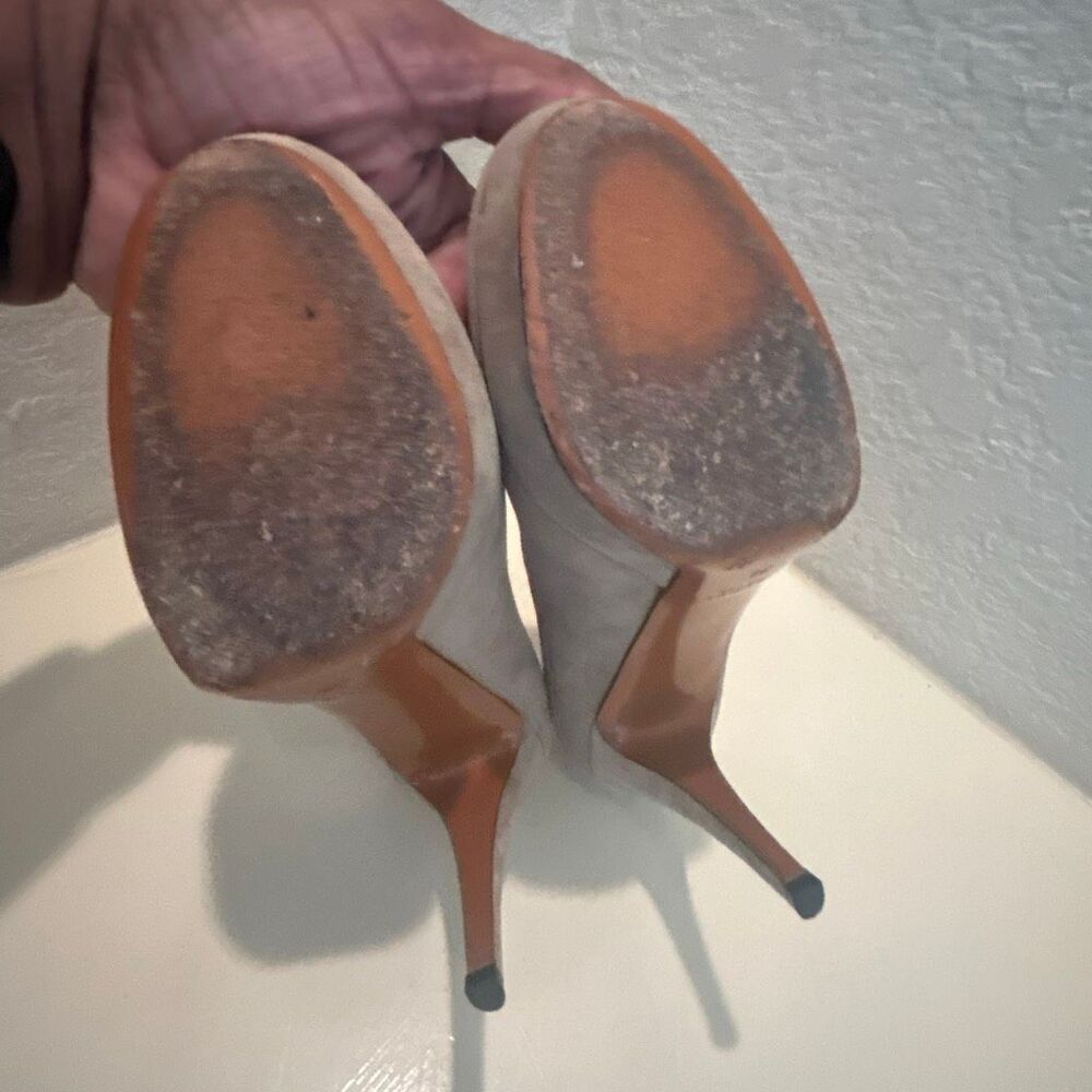 Gucci Women's Sz 36.5 Betty Platform Heels Taupe Suede Classic Minimalist Luxury - Picture 10 of 14